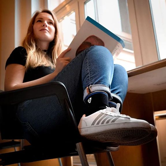 To chce klid a (po)nožky v teple! 🧦
.
Ranní teploty se pomalu odlepují od nuly. Do jarního komfortu pro náročné studium to má ale ještě daleko. Tak bychom vás jen rádi upozornili, že @upoint.upol nechal po náročné zimní sezoně došít zásobu oblíbených ponožek z naší kolekce #uniwearcity. Skočte si pro ně!
.
K mání v kamenném obchodě na Horním náměstí i na e-shopu UPointu. Link v biu. 👆
.
.
.
#upoint #upol #univerzitapalackeho #palackyuniversity #olomouc #univerzitnimesto